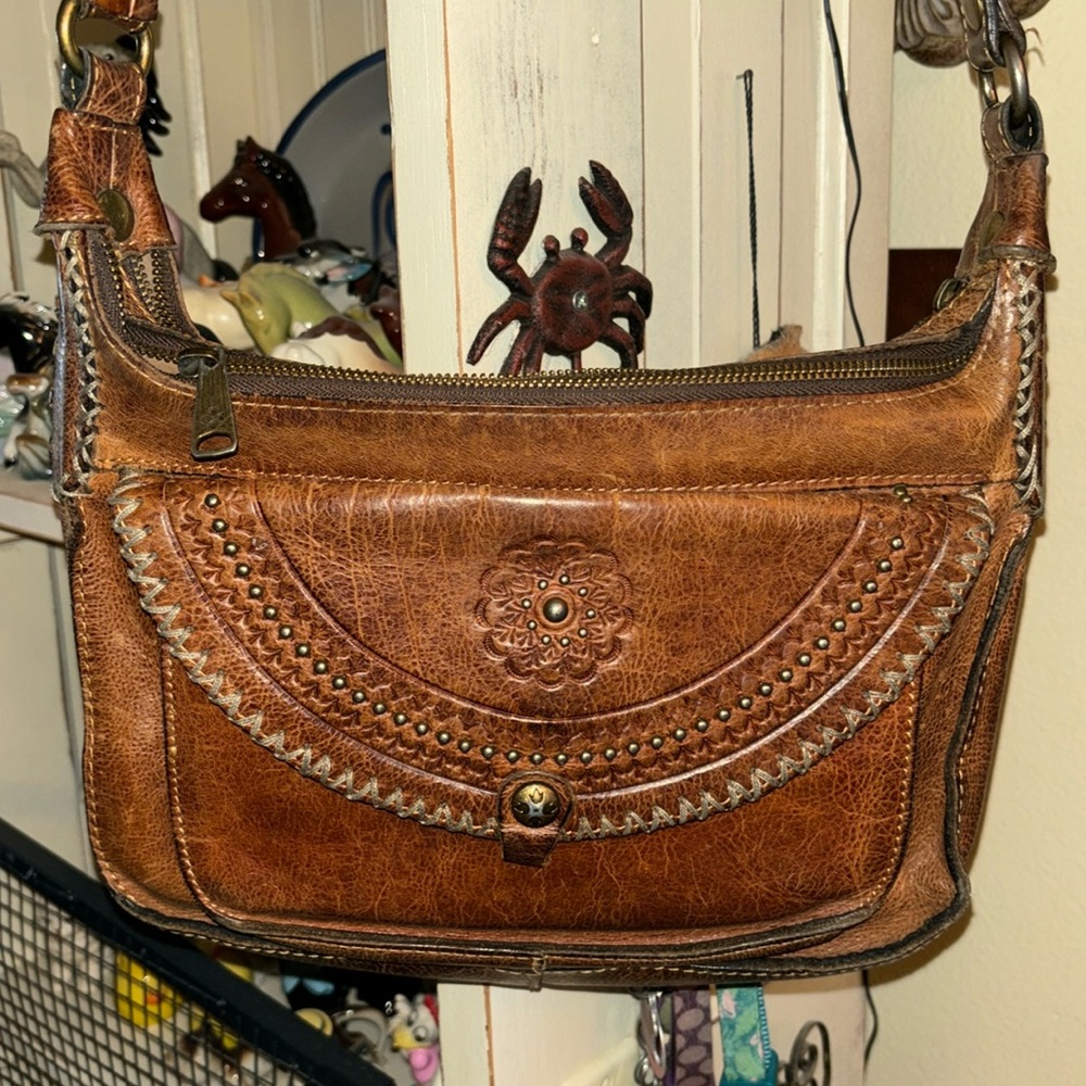 Beautiful distressed preloved Patricia Nash leather crossbody purse!